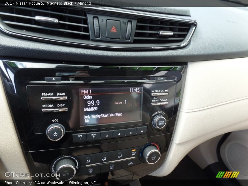 Magnetic Black / Almond 2017 Nissan Rogue S