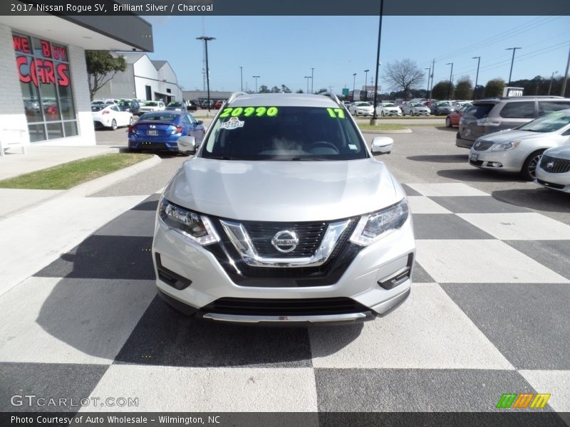 Brilliant Silver / Charcoal 2017 Nissan Rogue SV
