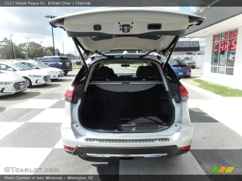 Brilliant Silver / Charcoal 2017 Nissan Rogue SV