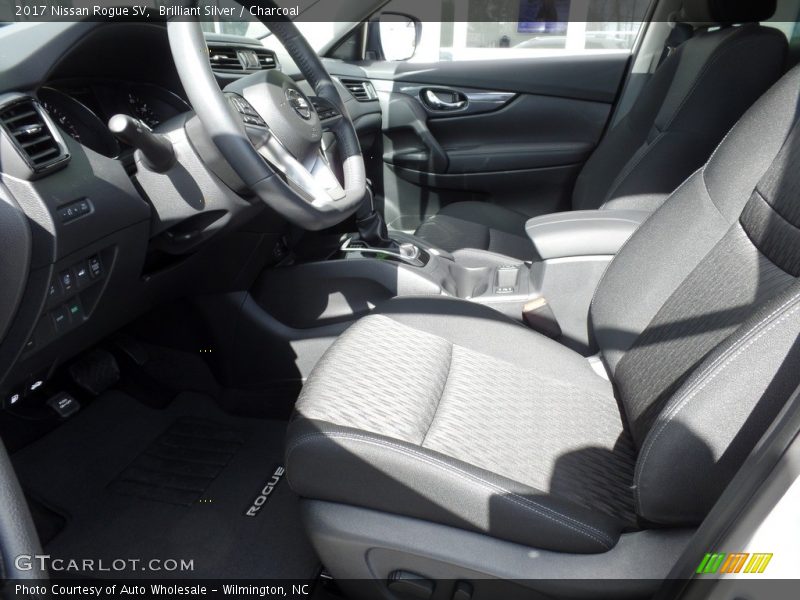 Brilliant Silver / Charcoal 2017 Nissan Rogue SV
