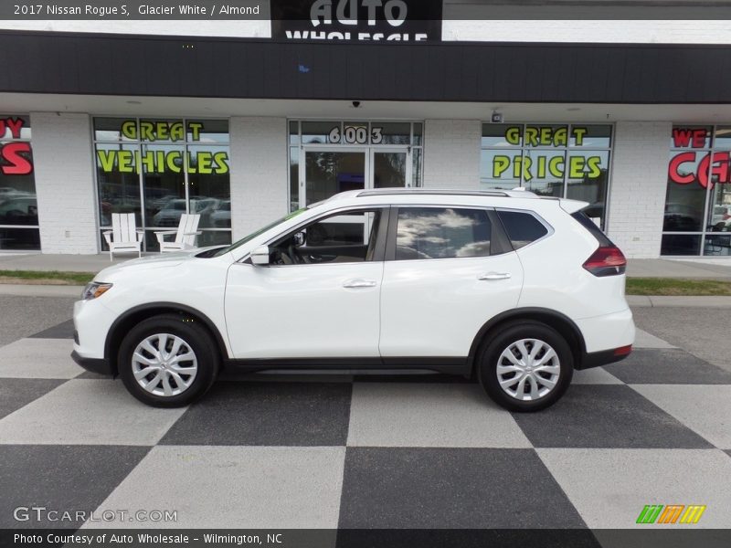 Glacier White / Almond 2017 Nissan Rogue S