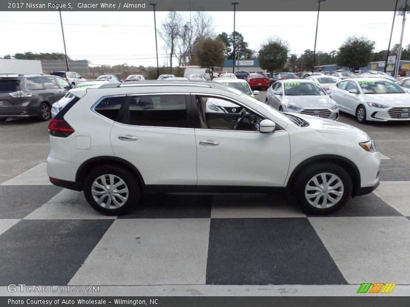 Glacier White / Almond 2017 Nissan Rogue S