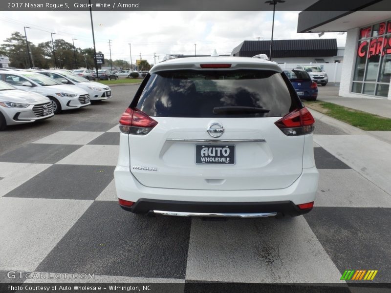 Glacier White / Almond 2017 Nissan Rogue S