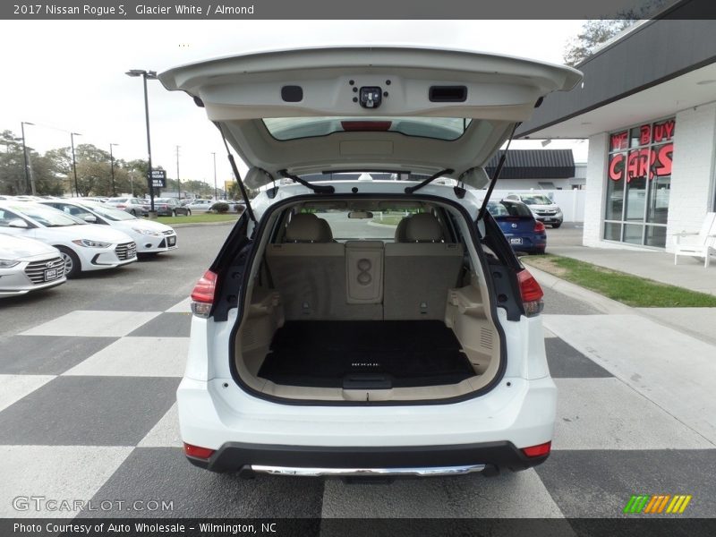 Glacier White / Almond 2017 Nissan Rogue S