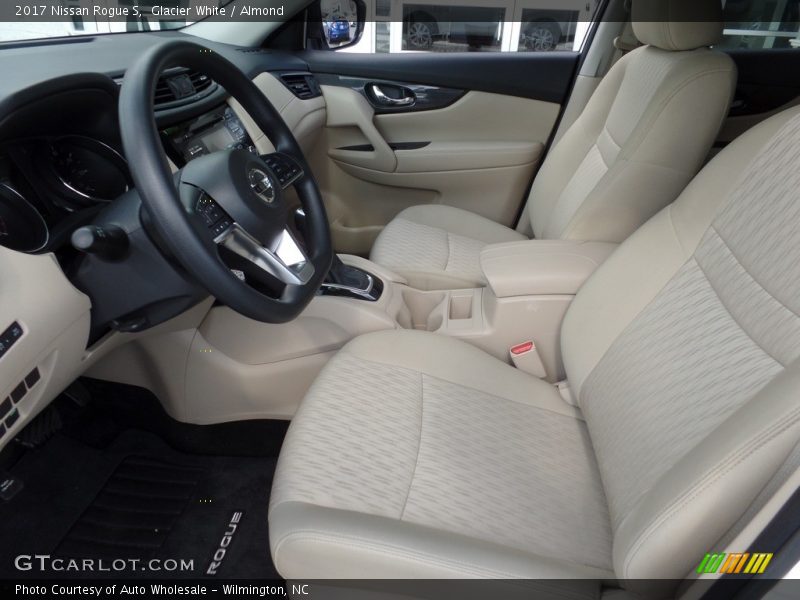 Glacier White / Almond 2017 Nissan Rogue S