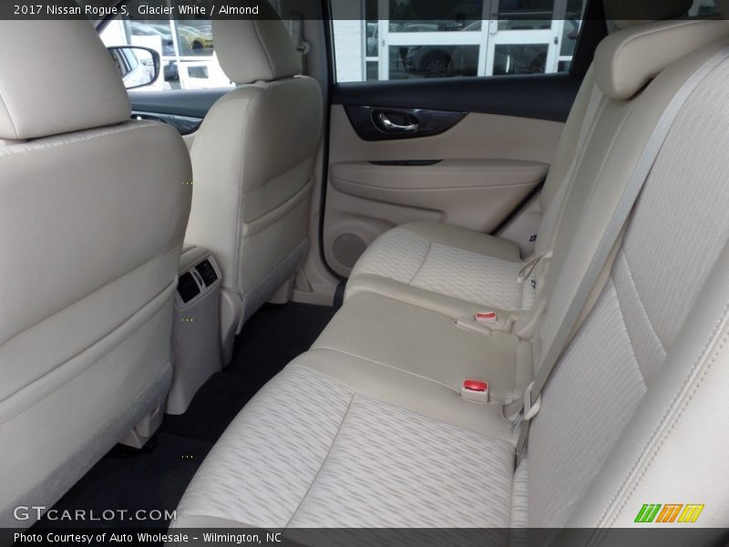 Glacier White / Almond 2017 Nissan Rogue S