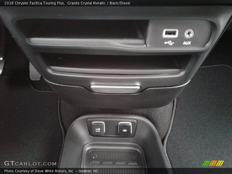 Granite Crystal Metallic / Black/Diesel 2018 Chrysler Pacifica Touring Plus