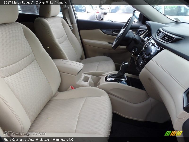 Glacier White / Almond 2017 Nissan Rogue S