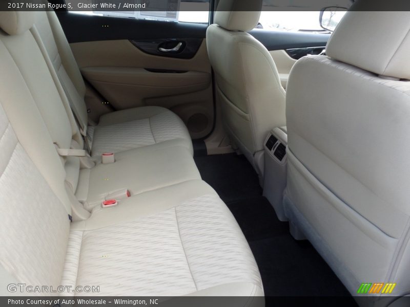 Glacier White / Almond 2017 Nissan Rogue S