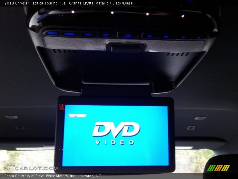 Granite Crystal Metallic / Black/Diesel 2018 Chrysler Pacifica Touring Plus