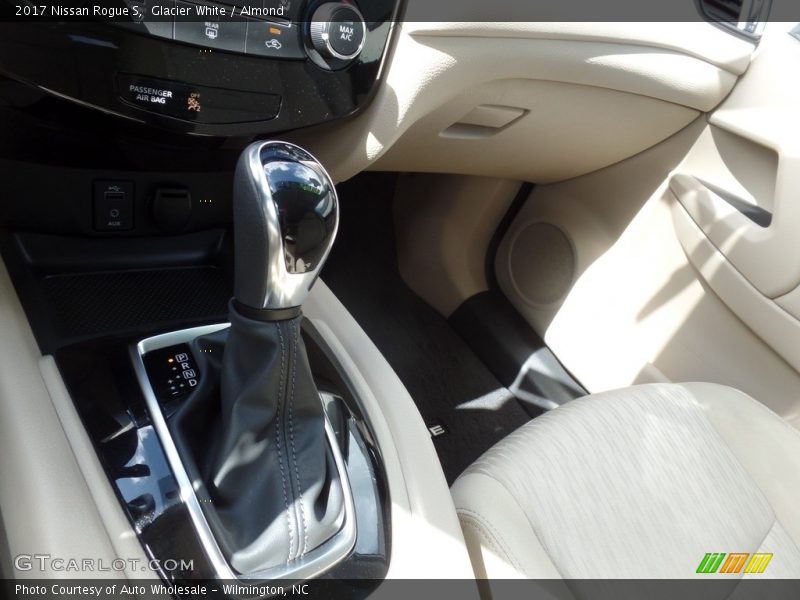 Glacier White / Almond 2017 Nissan Rogue S