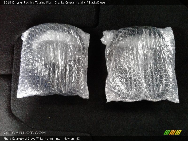 Granite Crystal Metallic / Black/Diesel 2018 Chrysler Pacifica Touring Plus