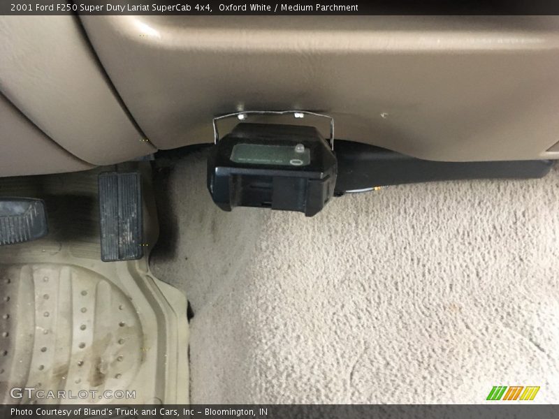 Oxford White / Medium Parchment 2001 Ford F250 Super Duty Lariat SuperCab 4x4