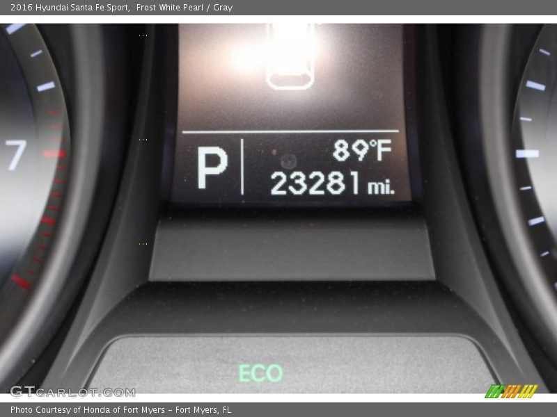 Frost White Pearl / Gray 2016 Hyundai Santa Fe Sport
