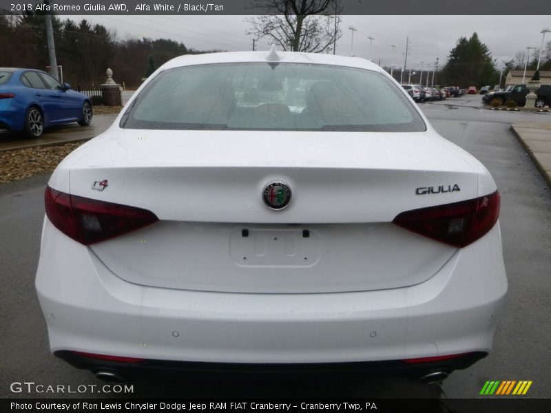 Alfa White / Black/Tan 2018 Alfa Romeo Giulia AWD