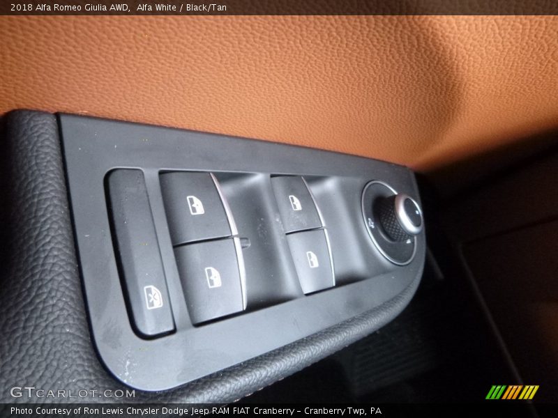 Alfa White / Black/Tan 2018 Alfa Romeo Giulia AWD