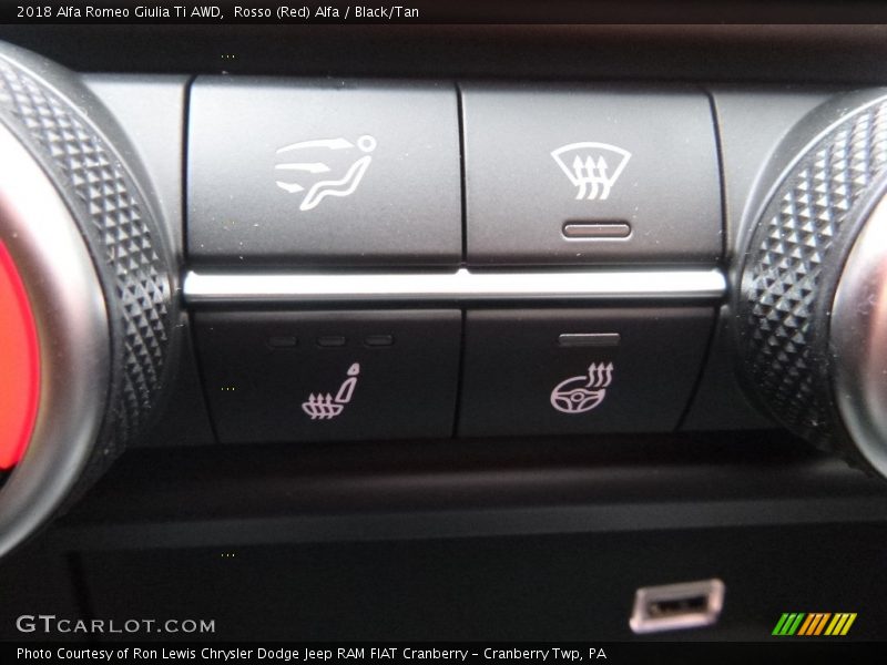Rosso (Red) Alfa / Black/Tan 2018 Alfa Romeo Giulia Ti AWD