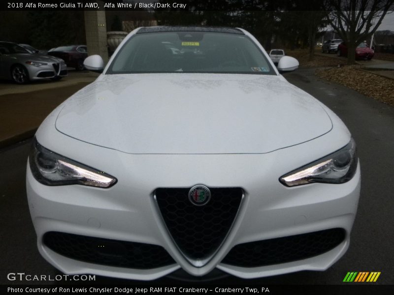 Alfa White / Black/Dark Gray 2018 Alfa Romeo Giulia Ti AWD