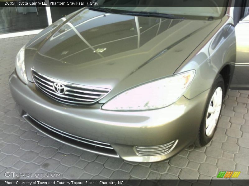 Phantom Gray Pearl / Gray 2005 Toyota Camry LE