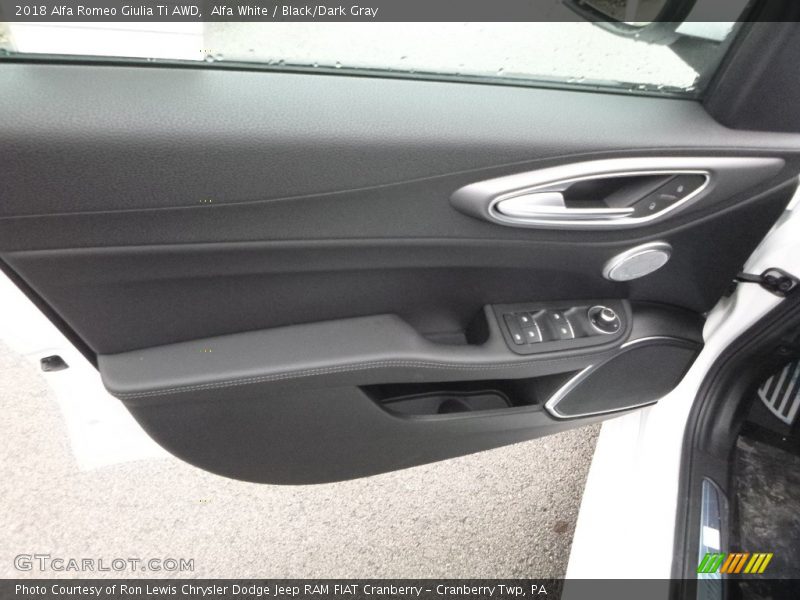 Alfa White / Black/Dark Gray 2018 Alfa Romeo Giulia Ti AWD