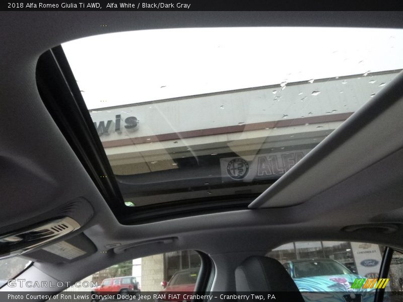 Alfa White / Black/Dark Gray 2018 Alfa Romeo Giulia Ti AWD