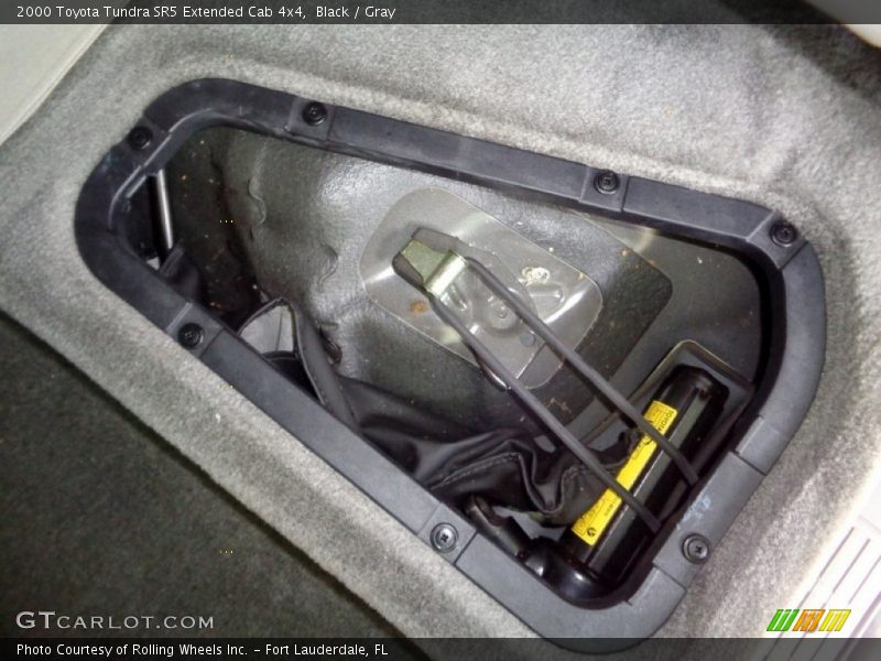 Black / Gray 2000 Toyota Tundra SR5 Extended Cab 4x4