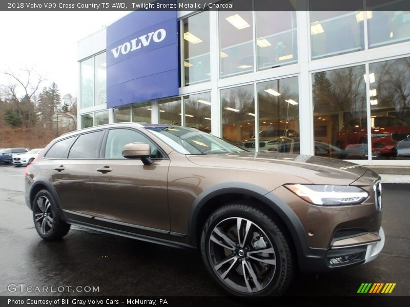 Front 3/4 View of 2018 V90 Cross Country T5 AWD