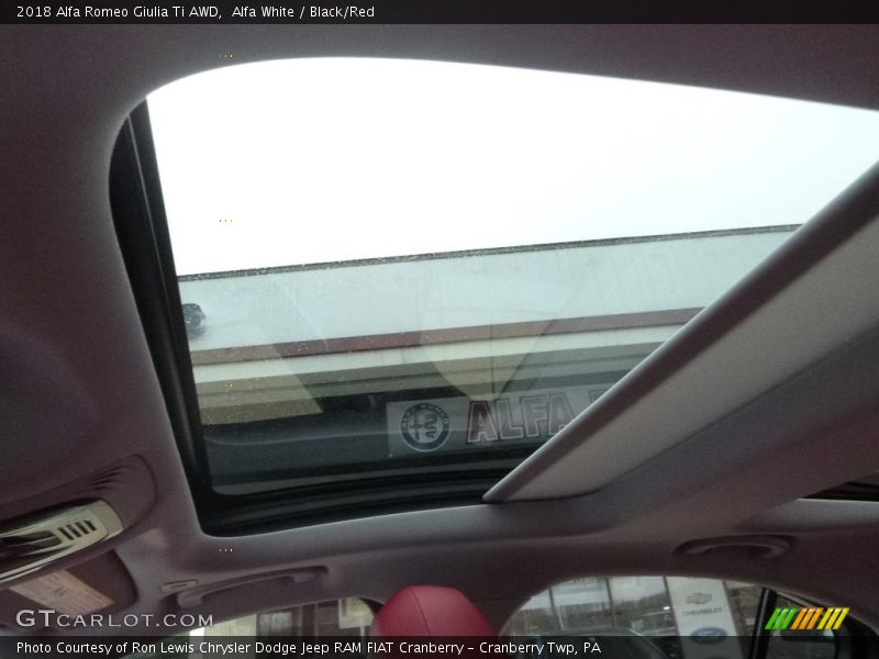 Alfa White / Black/Red 2018 Alfa Romeo Giulia Ti AWD