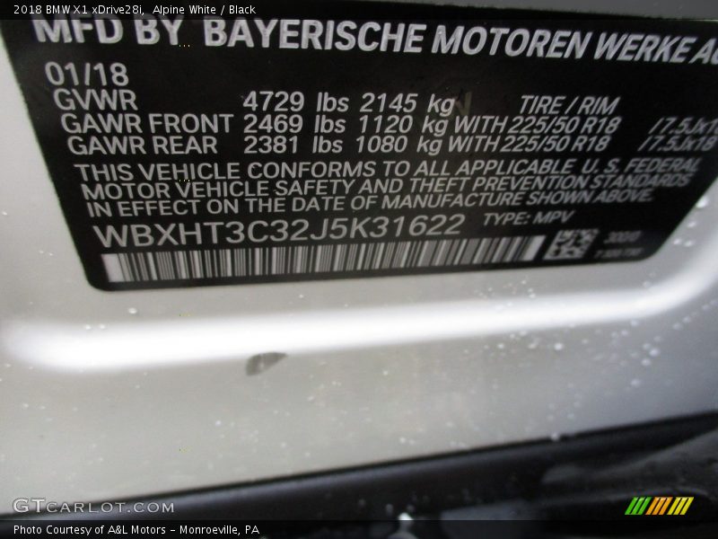 Alpine White / Black 2018 BMW X1 xDrive28i