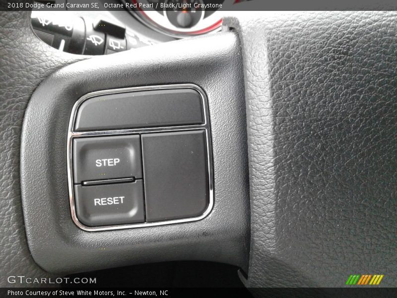 Octane Red Pearl / Black/Light Graystone 2018 Dodge Grand Caravan SE