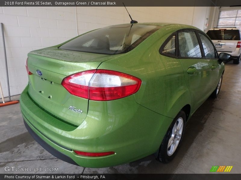 Outrageous Green / Charcoal Black 2018 Ford Fiesta SE Sedan