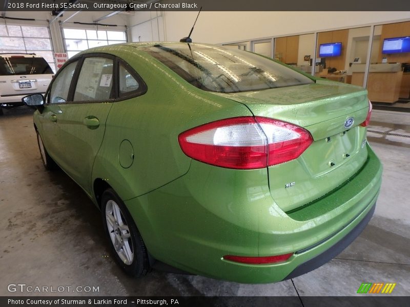 Outrageous Green / Charcoal Black 2018 Ford Fiesta SE Sedan