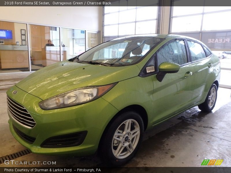 Outrageous Green / Charcoal Black 2018 Ford Fiesta SE Sedan