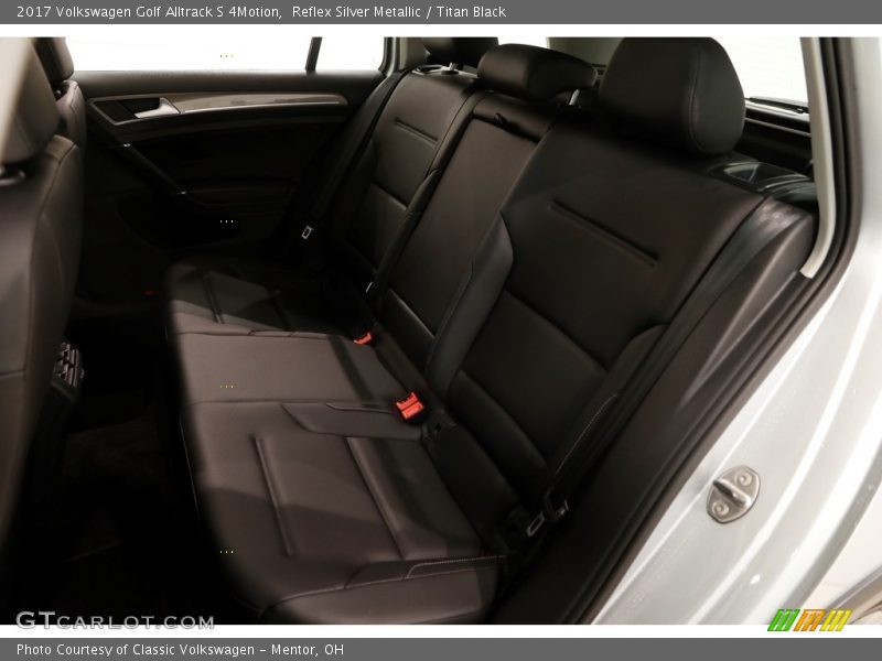 Reflex Silver Metallic / Titan Black 2017 Volkswagen Golf Alltrack S 4Motion