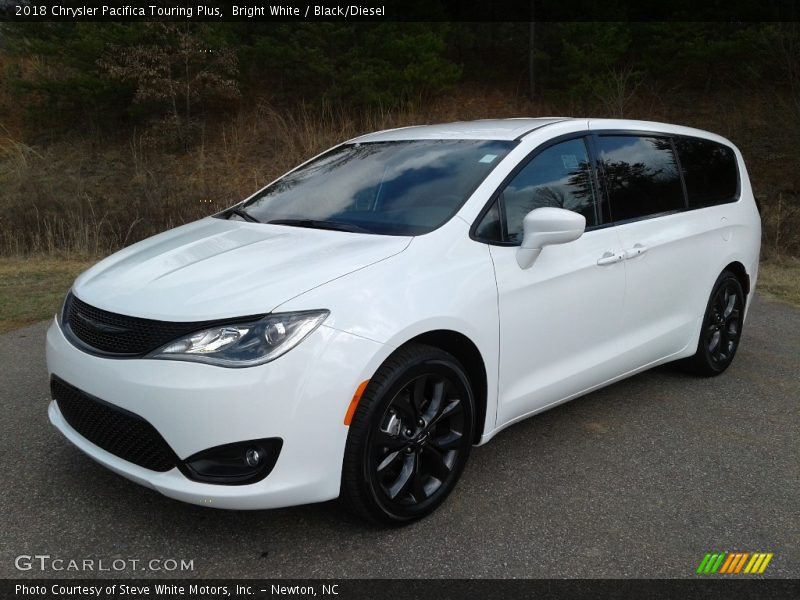 Front 3/4 View of 2018 Pacifica Touring Plus