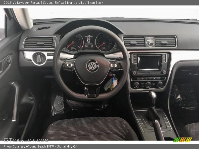 Reflex Silver Metallic / Titan Black 2016 Volkswagen Passat S Sedan