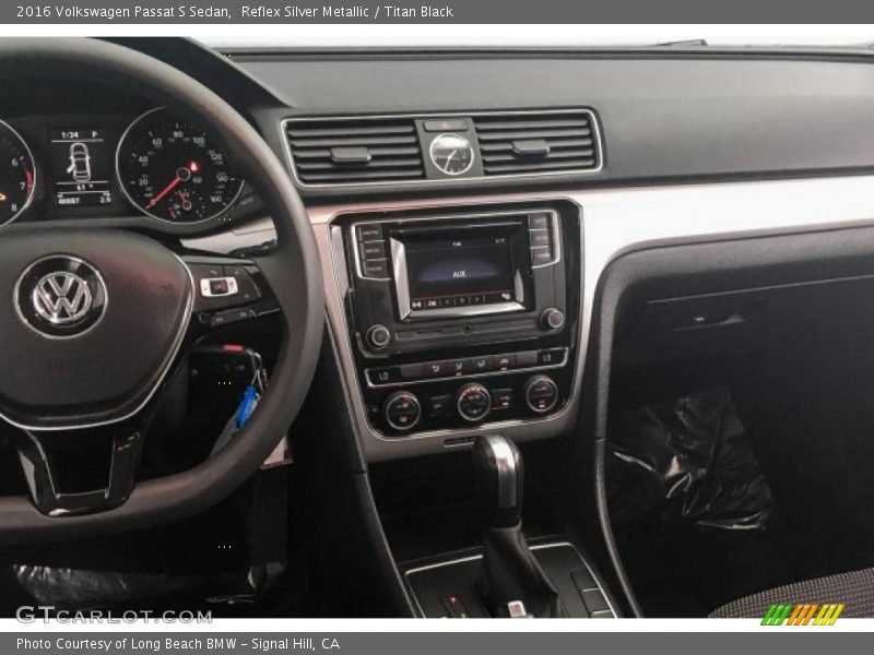 Reflex Silver Metallic / Titan Black 2016 Volkswagen Passat S Sedan