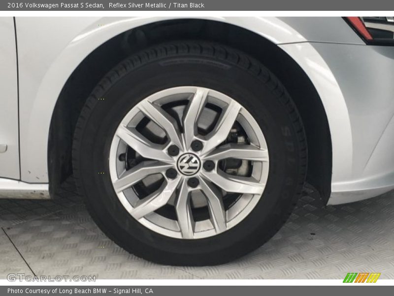 Reflex Silver Metallic / Titan Black 2016 Volkswagen Passat S Sedan