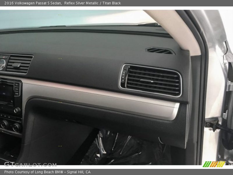 Reflex Silver Metallic / Titan Black 2016 Volkswagen Passat S Sedan