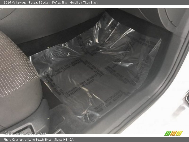 Reflex Silver Metallic / Titan Black 2016 Volkswagen Passat S Sedan
