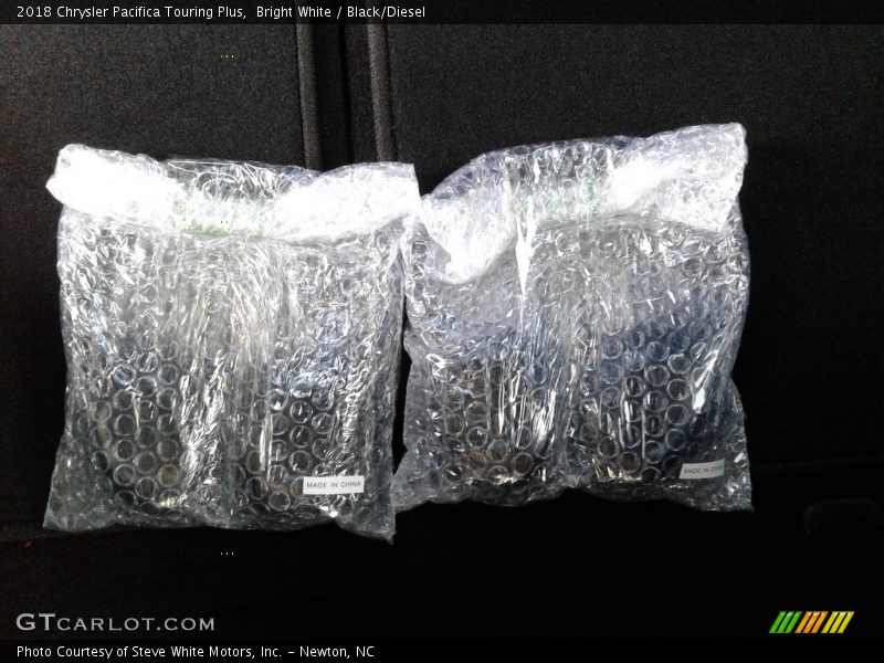 Bright White / Black/Diesel 2018 Chrysler Pacifica Touring Plus