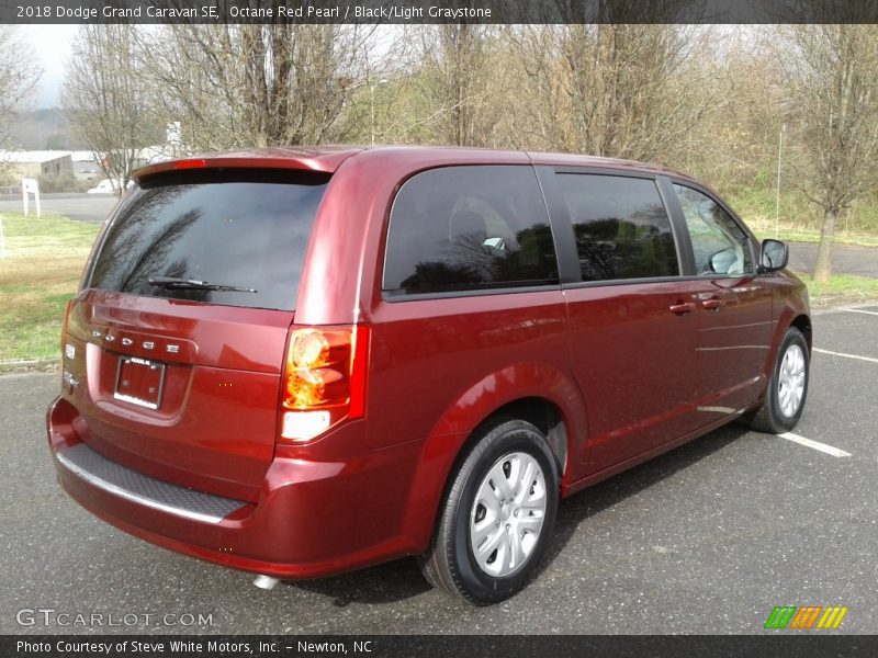 Octane Red Pearl / Black/Light Graystone 2018 Dodge Grand Caravan SE
