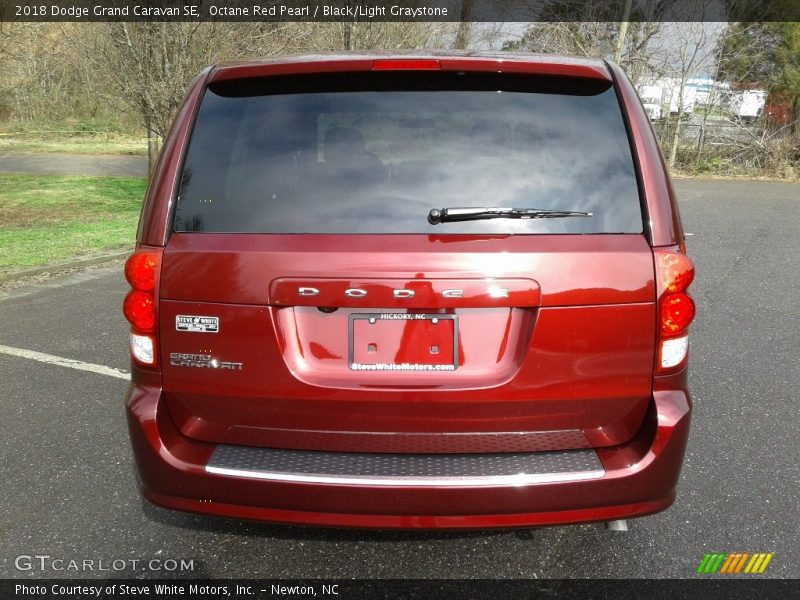 Octane Red Pearl / Black/Light Graystone 2018 Dodge Grand Caravan SE