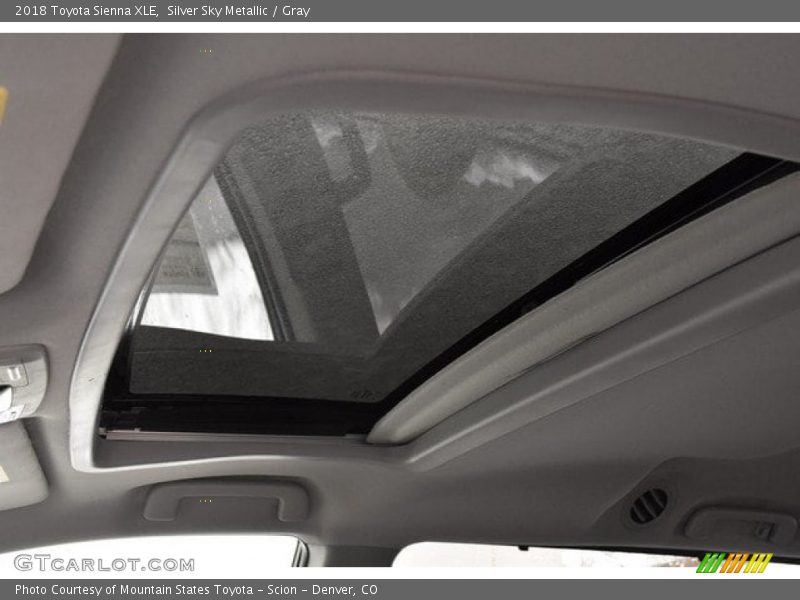 Silver Sky Metallic / Gray 2018 Toyota Sienna XLE