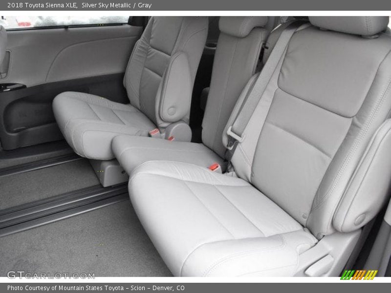 Silver Sky Metallic / Gray 2018 Toyota Sienna XLE