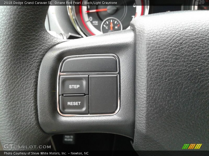 Octane Red Pearl / Black/Light Graystone 2018 Dodge Grand Caravan SE