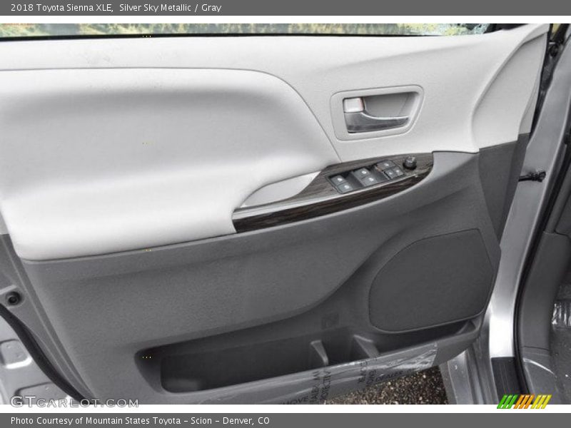 Silver Sky Metallic / Gray 2018 Toyota Sienna XLE