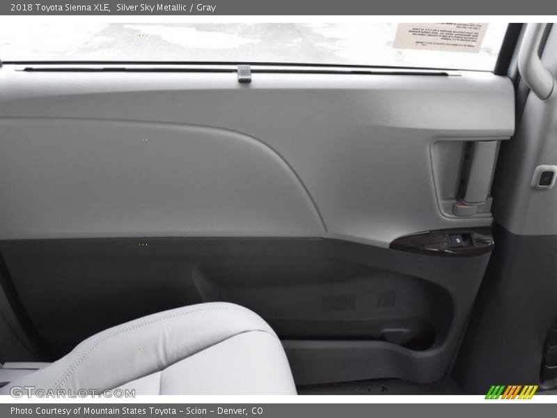 Silver Sky Metallic / Gray 2018 Toyota Sienna XLE