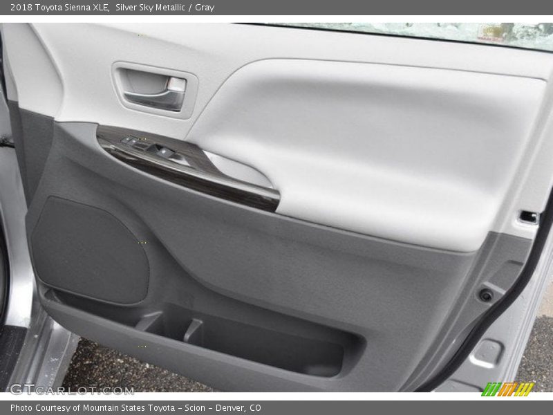 Silver Sky Metallic / Gray 2018 Toyota Sienna XLE