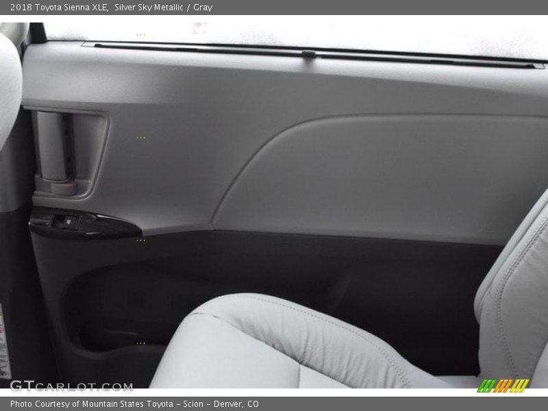 Silver Sky Metallic / Gray 2018 Toyota Sienna XLE